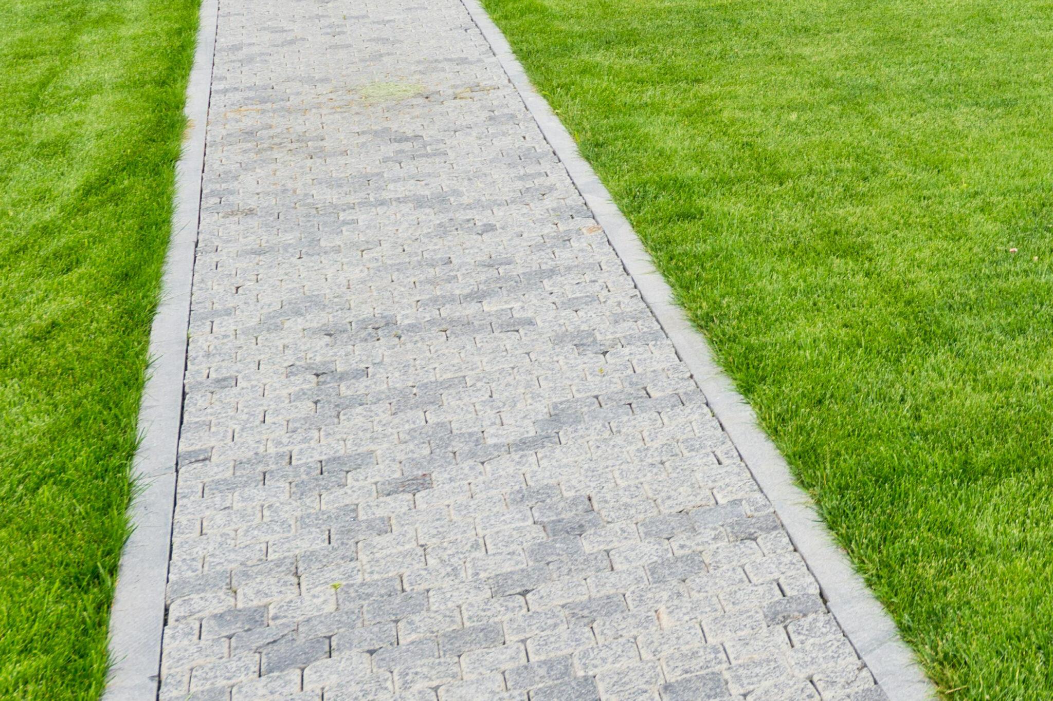 Pflastersteine Garten Rasenkante